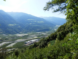 Blick ins Tal vor Schloß Juval
